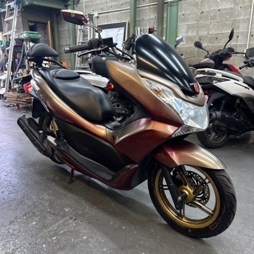 【セール値下中‼️】PCX28後期✨アイアンマンカラー✨バックレスト✨ゴールドホイール✨セル1発‼️