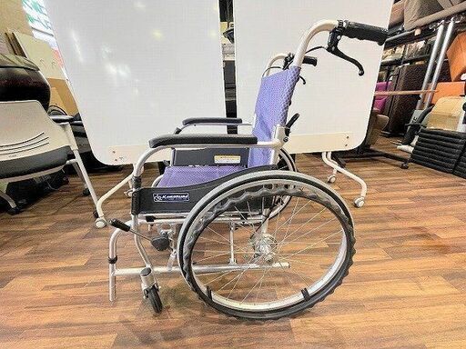 【苫小牧バナナ】カワムラサイクル/KAWAMURA 自走式 最軽量車椅子 ふわりす KF22-40SB ホイールブレード付き♪