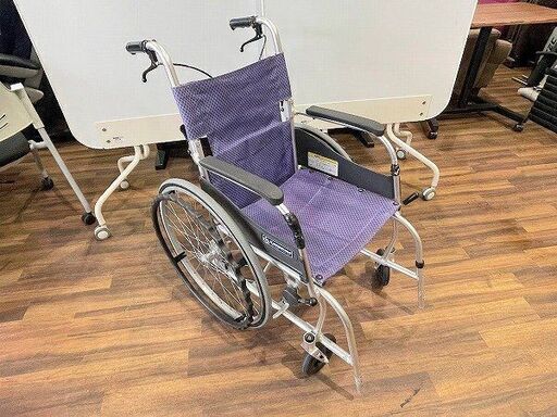 【苫小牧バナナ】カワムラサイクル/KAWAMURA 自走式 最軽量車椅子 ふわりす KF22-40SB ホイールブレード付き♪