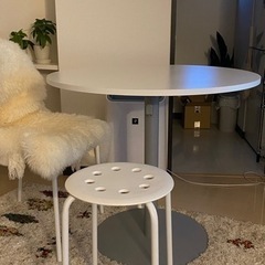 白い丸型テーブル+IKEA椅子２つセット