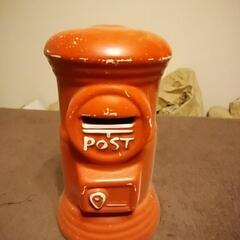 郵便ポスト型の貯金箱