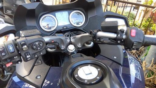 大型ツアラーバイク、トライアンフ*トロフィー1215CC