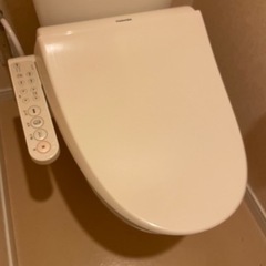 【受け渡し予定者決定】TOSHIBA 温水洗浄便座　SCS-T160