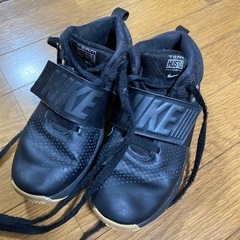 NIKE バッシュ 22.5cm