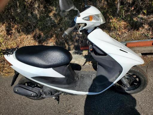アドレスv50新型タイヤ新品、バツテリ、新品オイル交換、プラグ交換完全整ピ済みですキズありません令和3年式色ホワイト