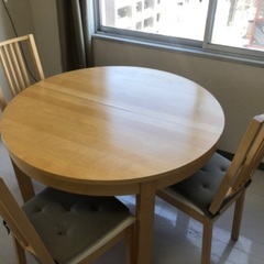 IKEAダイニングテーブル伸縮式椅子3脚無料