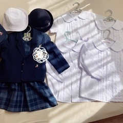 東大阪大学附属幼稚園の制服(女の子)