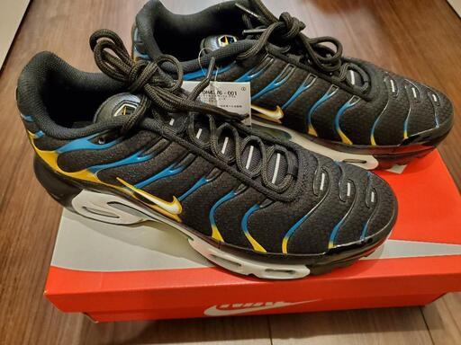 未使用　ナイキ　エアマックスプラス　26.0cm US8.0\nNIKE AIR MAX PLUS BLACK/WHITE-UNIVERSITY GOLD 22SP-I