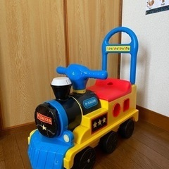 おもちゃ　汽車　西松屋