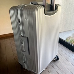 スーツケース　シルバー　ほぼ新品