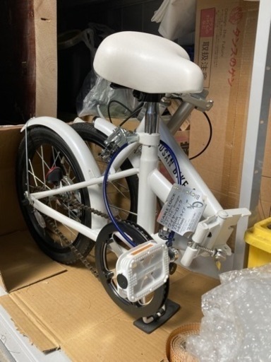 自転車白色　( サビは一切無し／経年劣化は少し　)