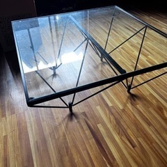 ガラスのローテーブル　アイアン脚