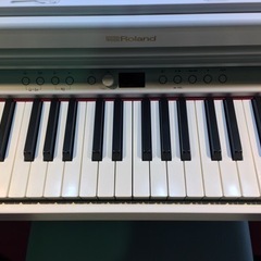 e84  ROLAND RP-701WH 2020年製　電子ピアノ　ローランド