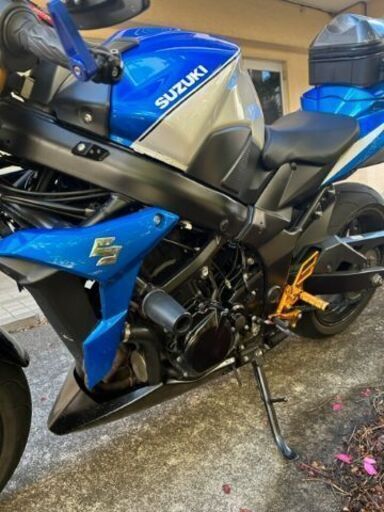 スズキ　GSR750