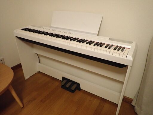 ヤマハ 電子ピアノ P-105（ホワイト） ２０１２年製 専用台（ペダル付）付属