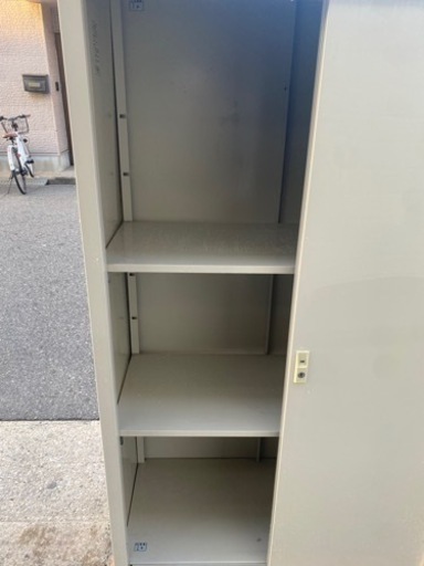 マキテック 縦型物置 物置 スチール製 外置き物置
