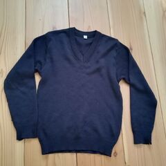 キッズ　長袖セーター　紺色　130サイズ