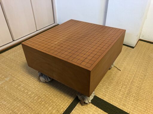 碁盤(桐箱入り、厚さ28cm)