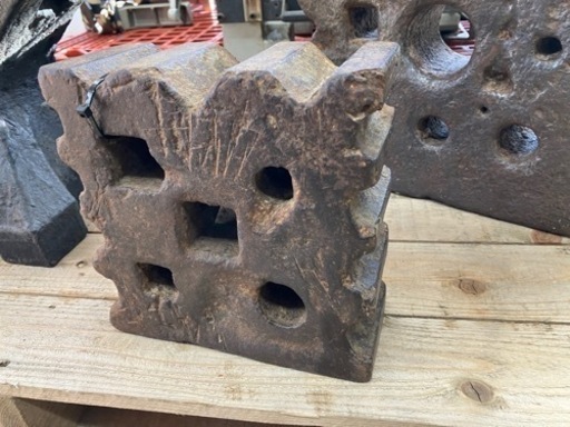 ◇蜂の巣　金床　作業台　その② 19×19cm 17kg◇発