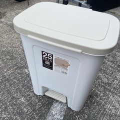 生活雑貨⭐︎ゴミ箱　25ℓ 広口ワイド　ホワイト系　足踏み式