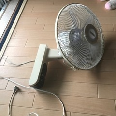 壁掛け扇風機