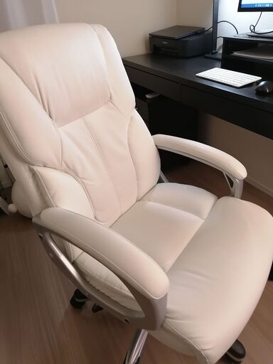 【新品同様】オフィスチェア定価16,000円　白　作業用椅子　ホワイト　いす