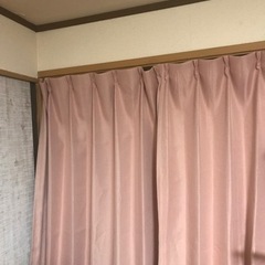 ピンクの遮光カーテン　100×200 2枚