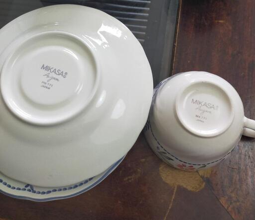 mikasa ティーセットとソーサー