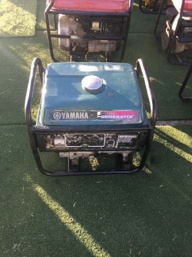 YAMAHAの発電機　2300W 実働　燃料タンク美品