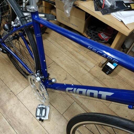 [受渡し完了しました] 今年クロスバイクを買った人ごめんなさい! GIANT ESCAPE R3LTD Sサイズ ブルー 最後の1台です。