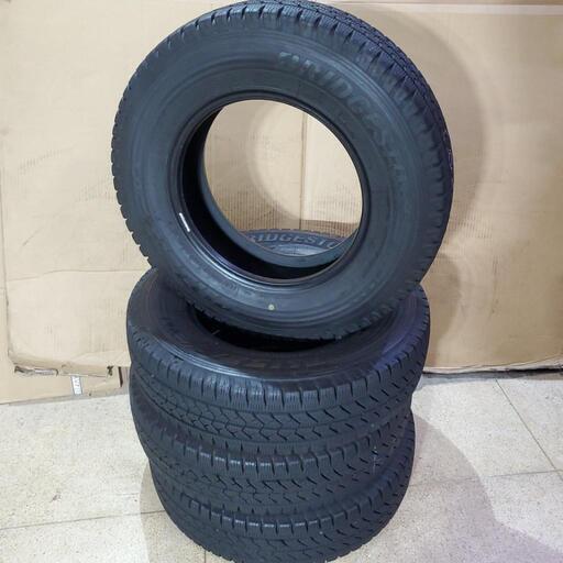 工賃込み☆ハイエース、キャラバンにバリ山スタッドレス195/80R15バンタイヤ1番人気ブリヂストン☆ある条件で3000円引き！☆別途でホイールセットもOK