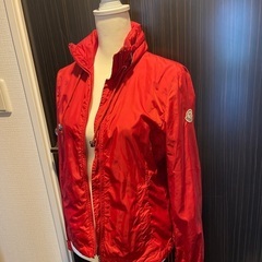 【ネット決済・配送可】モンクレール赤いスプリングコートです。