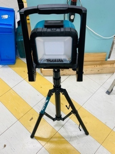 中古品● makita コードレスLEDスタンドライト ML805