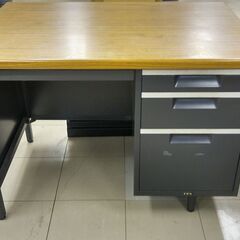 オフィス机（スチール製の一般的な机です）　※引き取りのみ