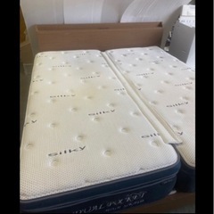 ニトリ　クイーンサイズ　ベッド　美品