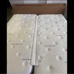 ニトリ　クイーンサイズ　ベッド　美品