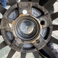 プリウス　アルミホイール！！　タイヤばり山二本ほぼ新品！タイヤ交換するよりホイール毎変えてお得に！！