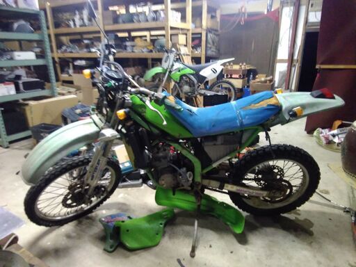 直すのもパーツとして使うのも楽しいジャンクKDX125