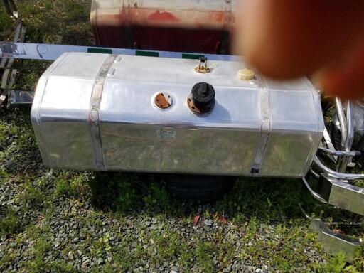 大型トラック用アルミタンク　300L 2個有