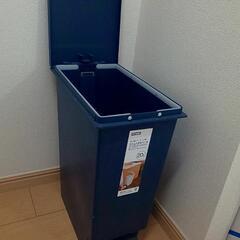 ゴミ箱(ニトリ スリムペダルペール20L)