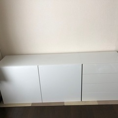 IKEAのテレビボード？
