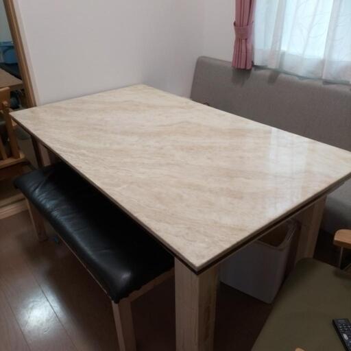 大理石のテーブル