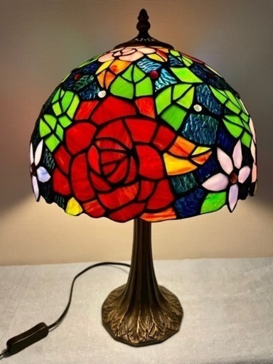 【新品未使用】バラ ステンド ガラス ランプ 卓上 花柄 アンティーク調 花柄 卓上ランプ ステンドグラスランプ 照明