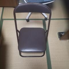 パイプ椅子　茶色