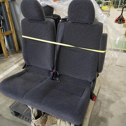 新車外し200系ハイエースシート institutoloscher.net