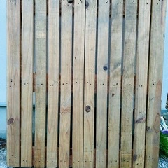 色々と使える大型木製パレット1つ¥500。全50枚