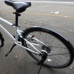 26インチ　クロスバイク/シティサイクル　白×黒　6段切替　シマノ　札幌市内配達可能(有料)　防犯登録解除済み　車体番号：H9F04143