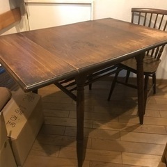 木製テーブル、いす2脚