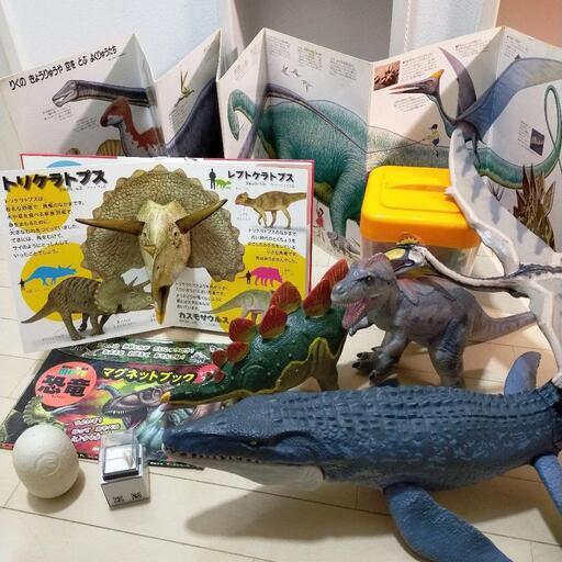 ジュラシック・ワールド　モササウルス　ステゴサウルス\nケツァルコアトルス\nティラノサウルス　\n\n大パノラマずかん　きょうりゅう　恐竜おもちゃ　絵本　図鑑