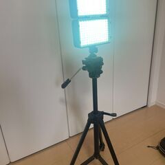 【未来は明るい】写真、動画撮影LED照明 三脚、バッテリー付 Y...
